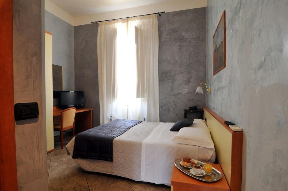 Hotel Angelica  Stazione Santa Maria Novella 2*