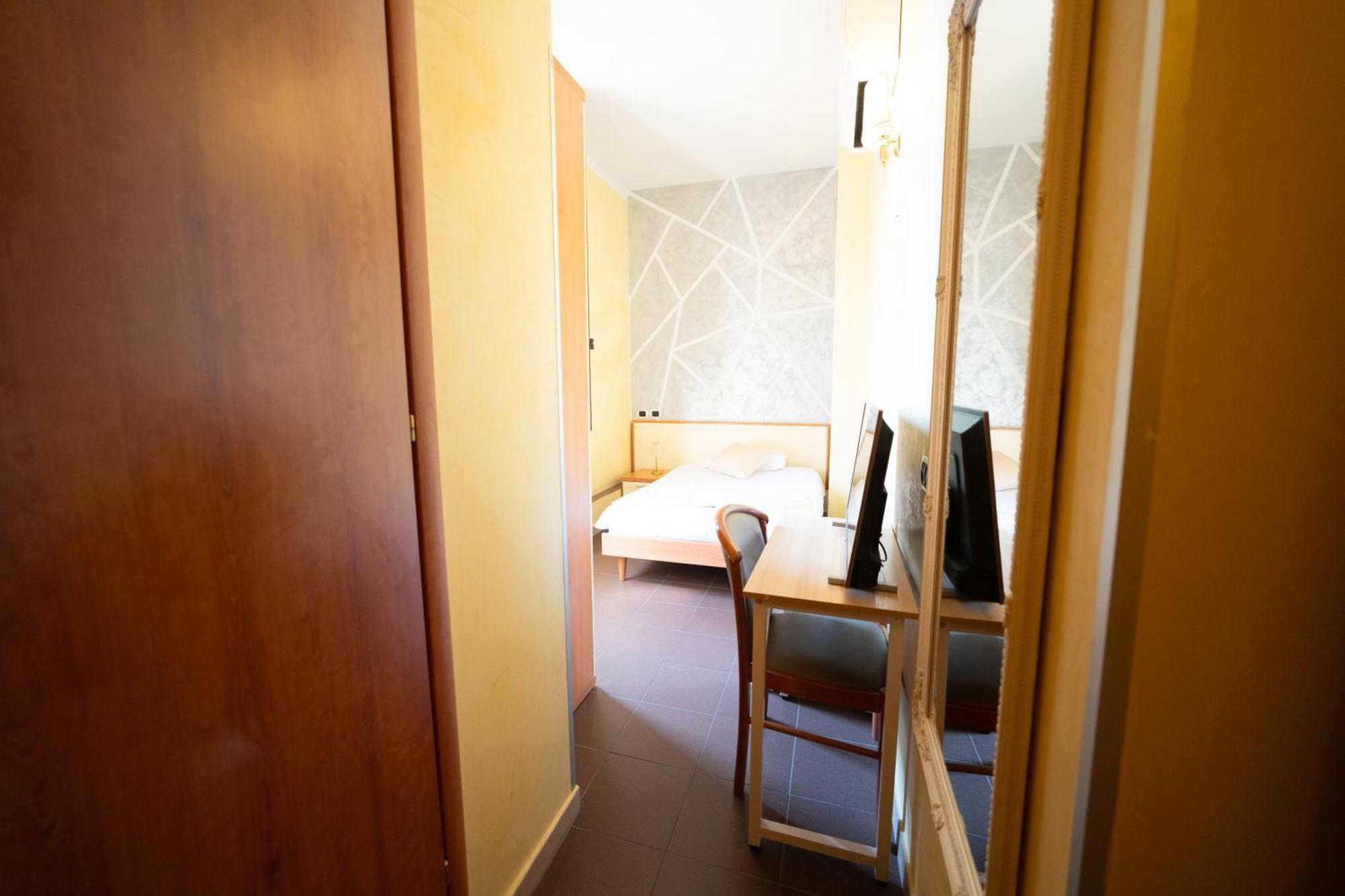 Angelica Hotel 2*