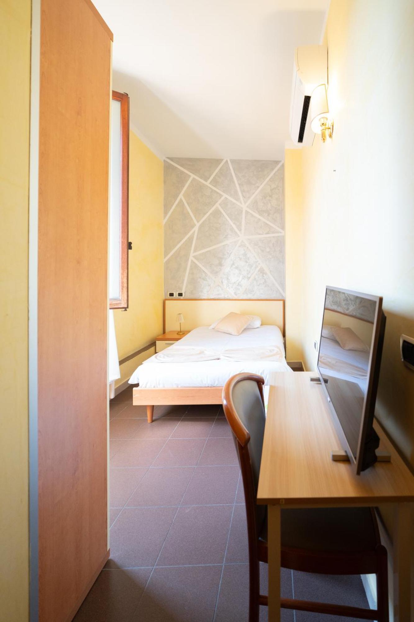 Angelica Hotel 2*